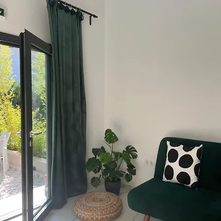 Zohavillas White Villa *