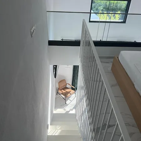 Zohavillas White Toroni