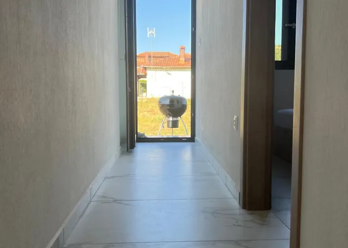 Zohavillas White Villa *