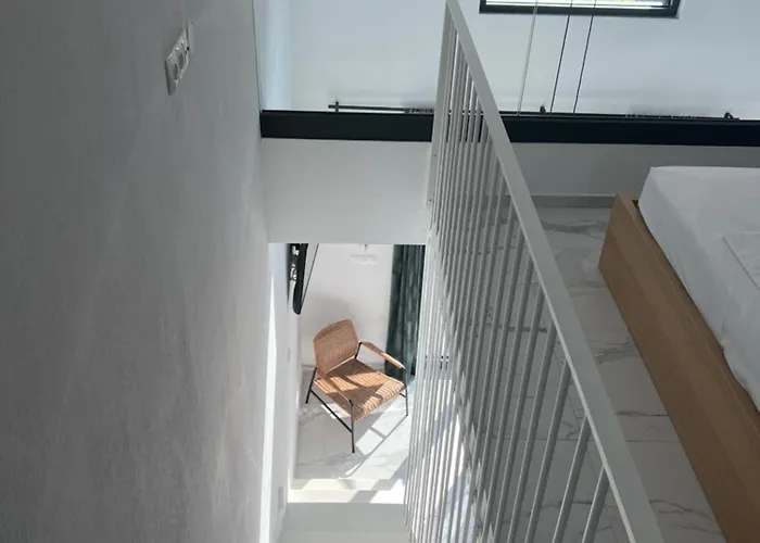 Zohavillas White Torone